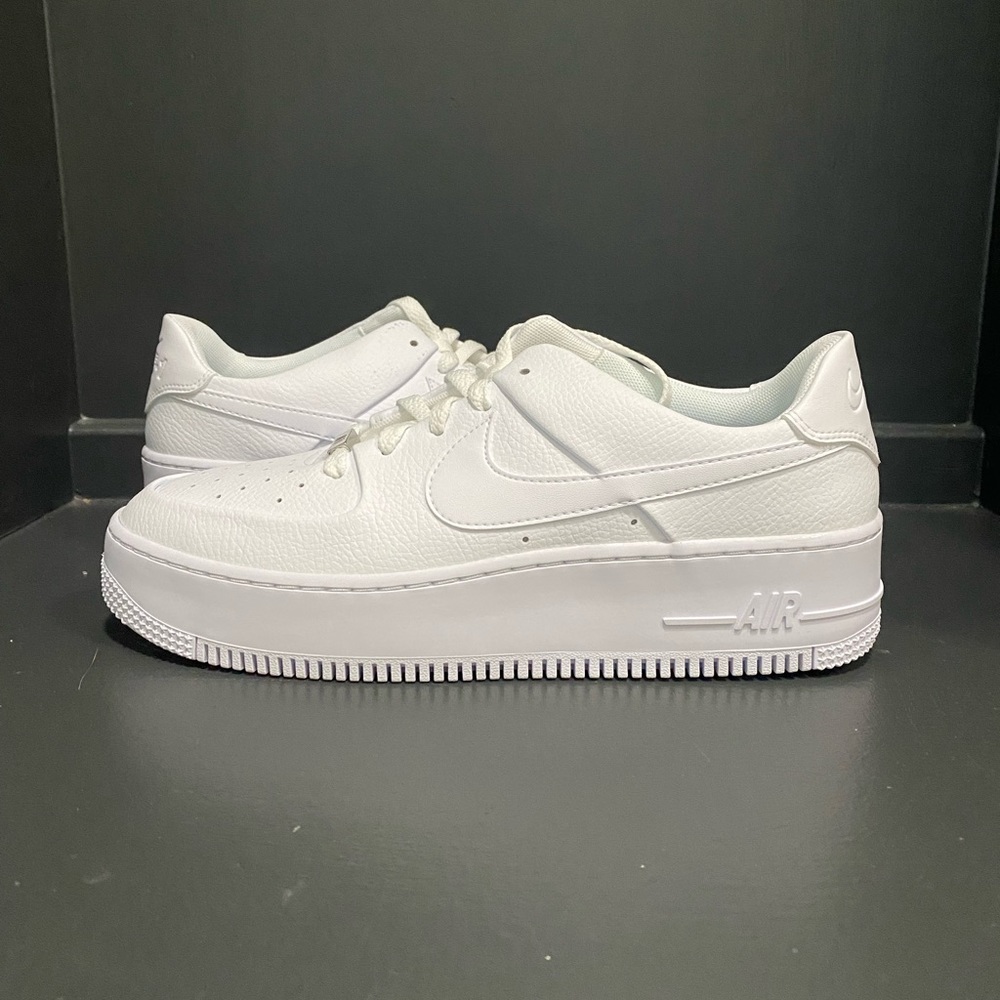 NIKE AIR FORCE 1 SAGE XX LOW CASUAL SHOES - Women’s NWOT
